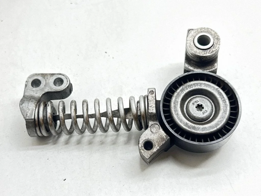 Generator/alternator belt tensioner 31460574
