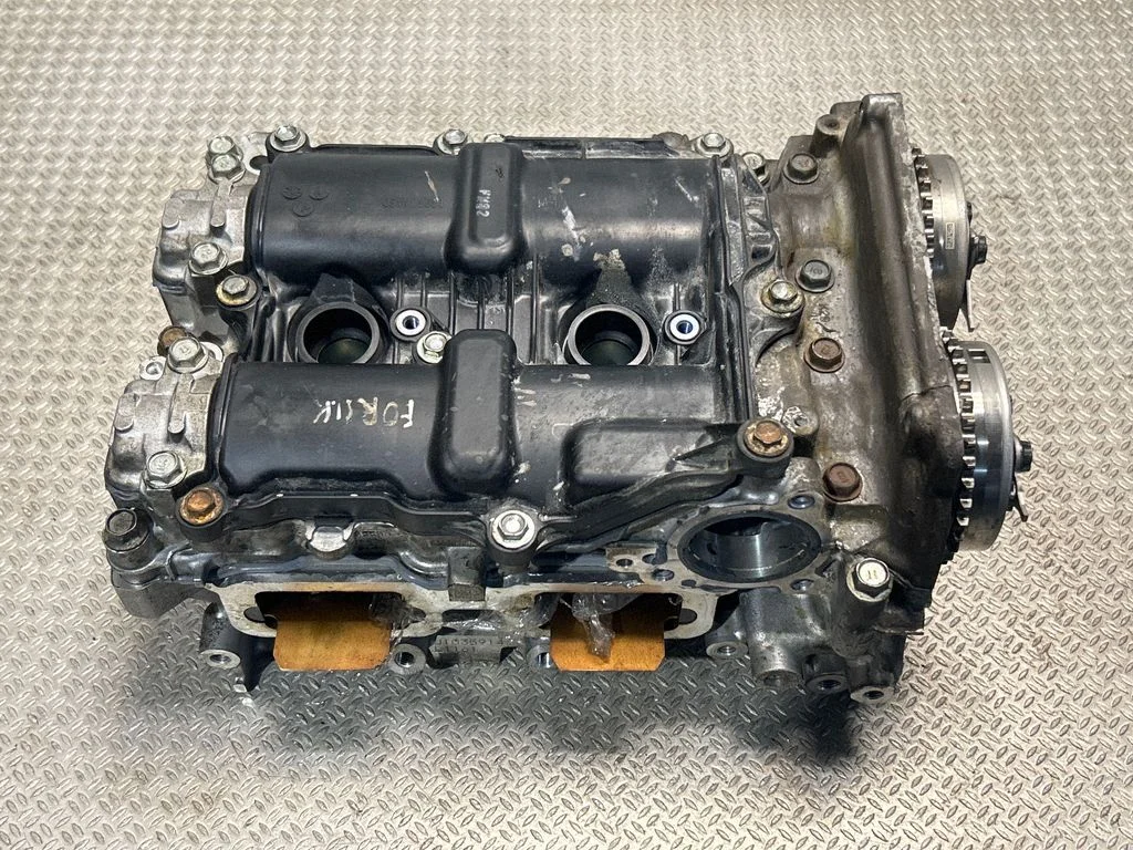 Engine head J1035914