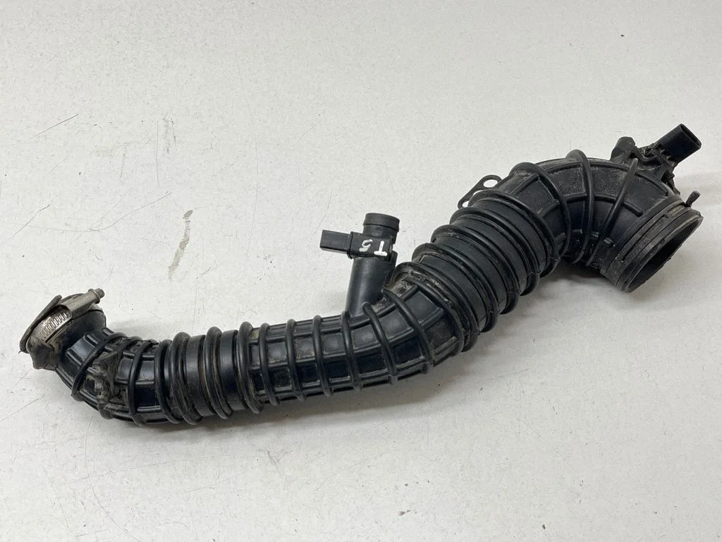 Turbo air intake inlet pipe/hose 7E0129615D