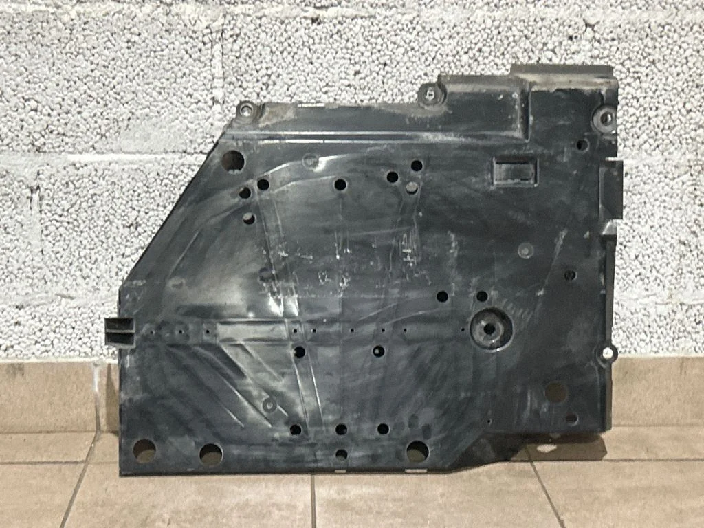 Fuel tank bottom protection 42045FL000