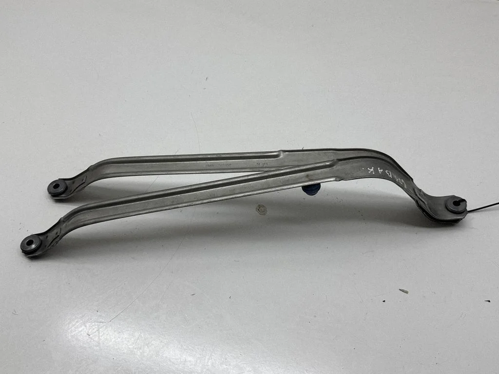 Fuel tank mounting bracket 7404149