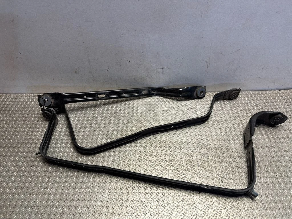 Kütusepaagi kinnitusklamber (-klambrid) 8W0201653E