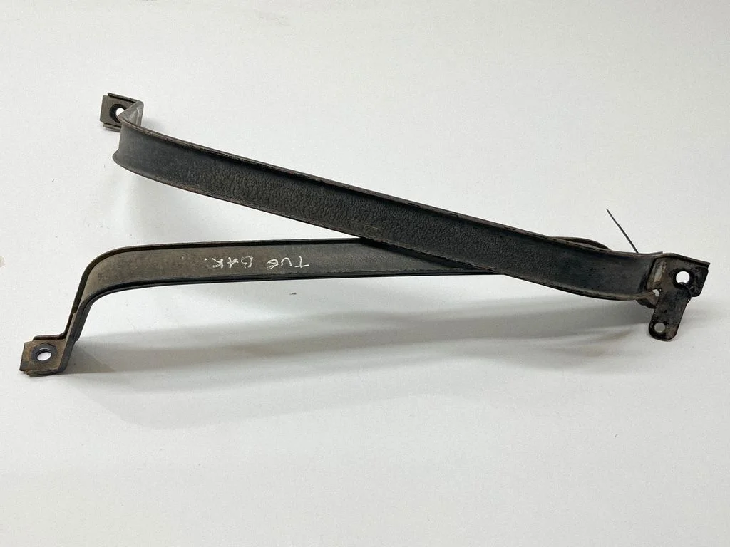 Fuel tank mounting bracket – rear