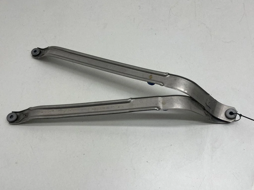 Fuel tank mounting bracket 7404150