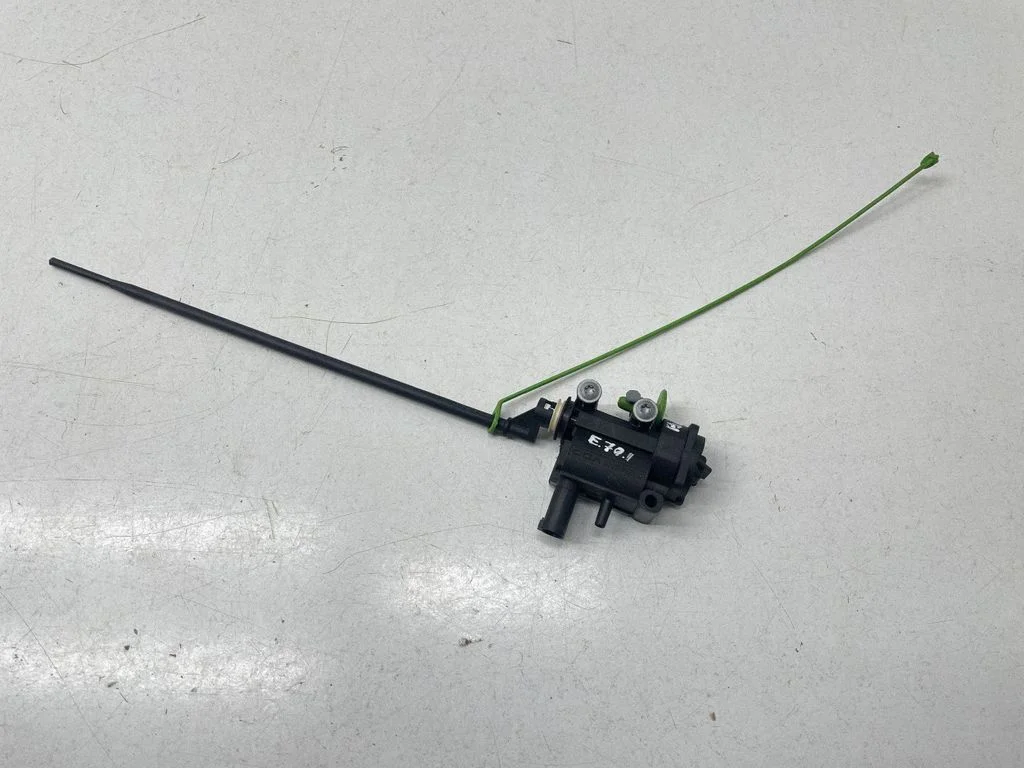 Fuel tank cap lock – BMW X5 E70 (2006-2013)