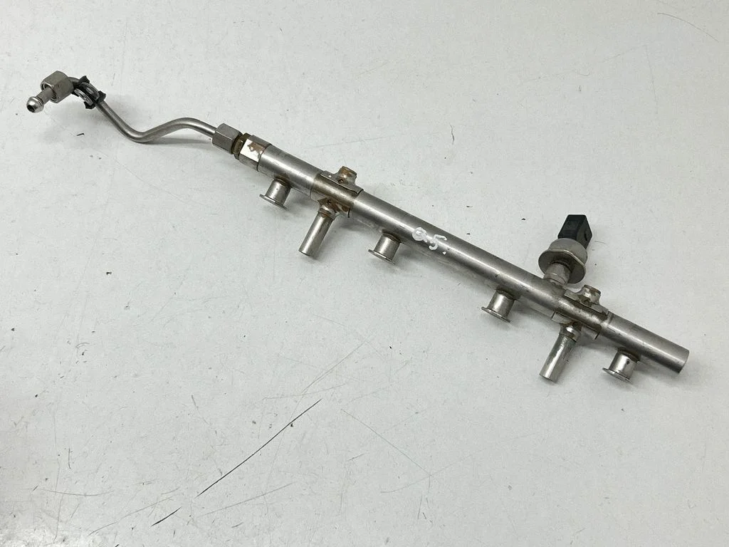 Fuel main line pipe 06K133317AA
