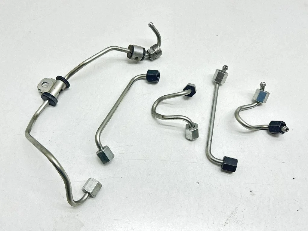 Fuel injector supply line/pipe