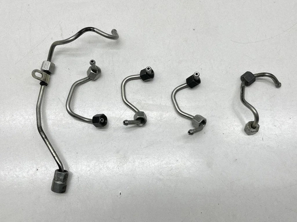 Fuel injector supply line/pipe 31303505