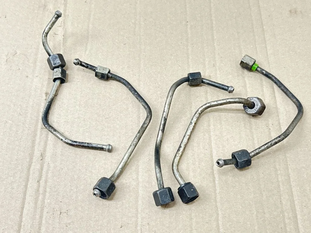Fuel injector supply line/pipe