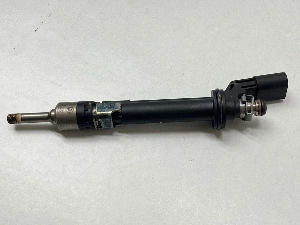 Fuel injector 03H906036A