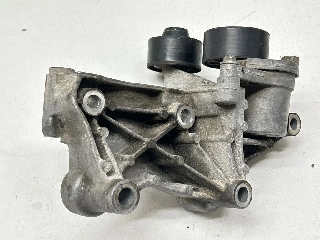 Generator/alternator bracket 117105124R