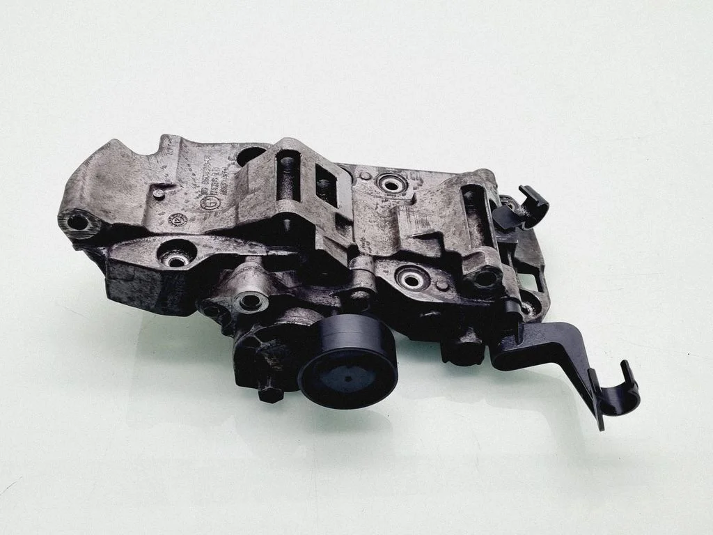 Ģeneratora kronšteins – BMW 3. sērija F30 F35 F31 (2012-2018)