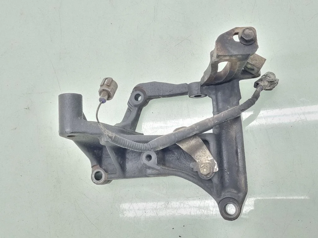 Wspornik alternatora 17913