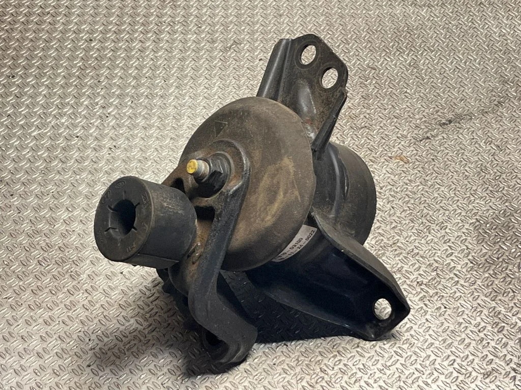 Engine mount bracket 21810D3100