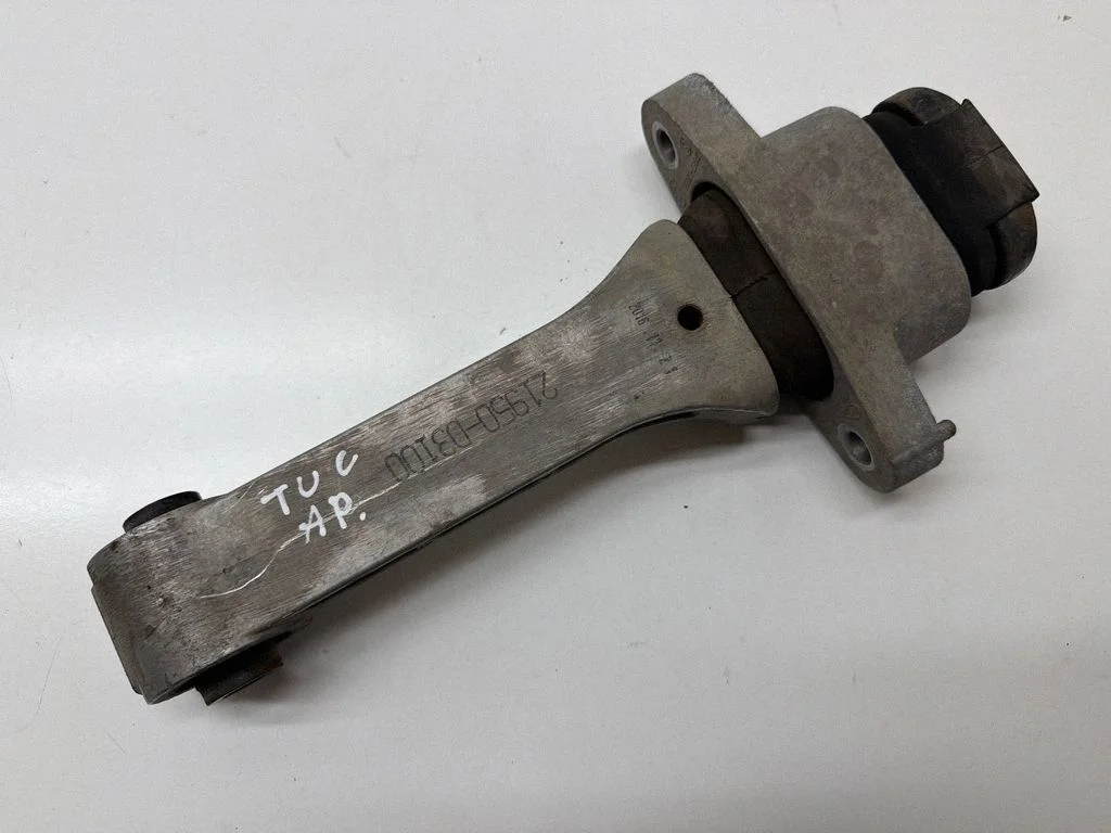 Engine mount bracket 21950D3100