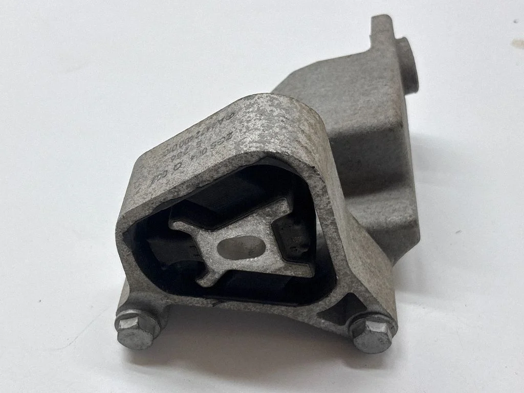 Engine mount bracket A4472400010