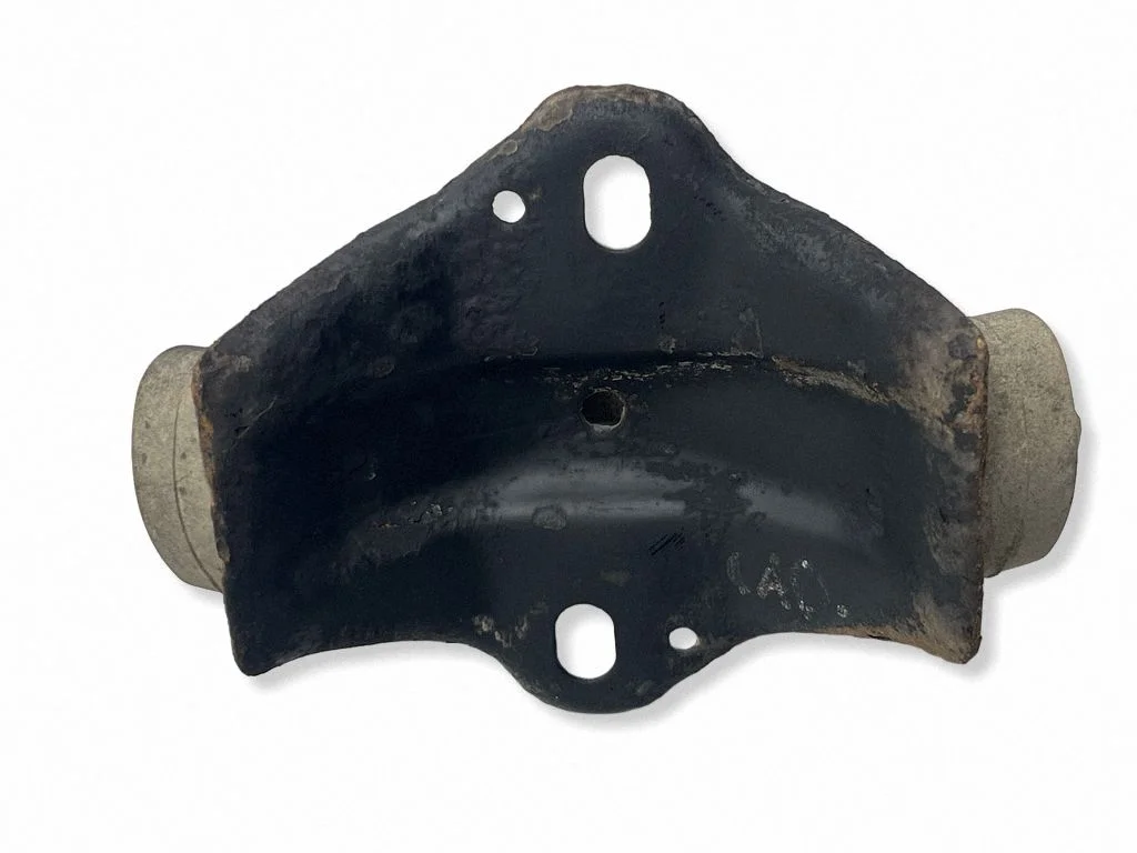 Engine mounting bracket