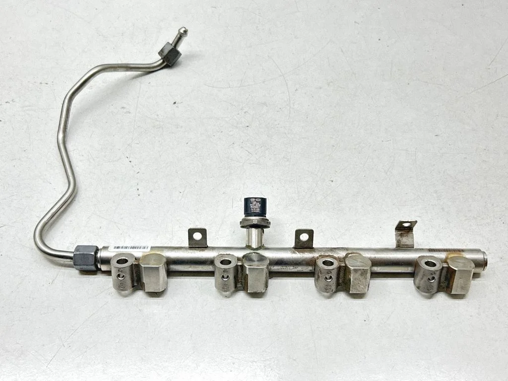 Fuel main line pipe 353002M400