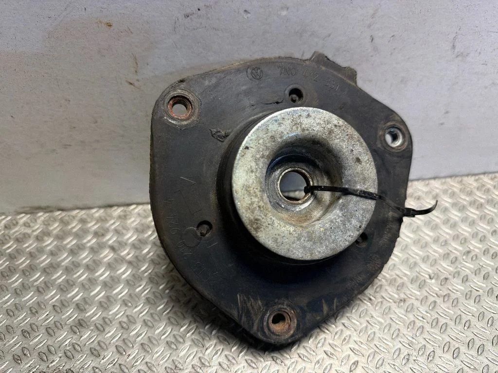 Front upper strut mount 7N0412331
