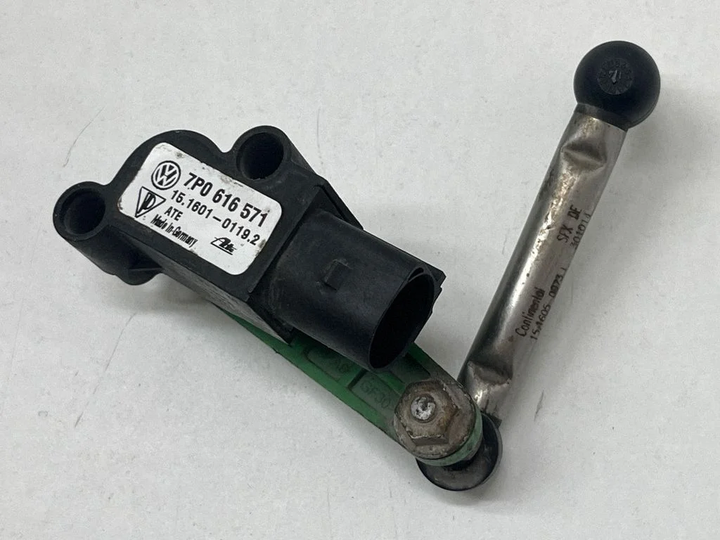 Headlight/headlamp level sensor 7P0616571