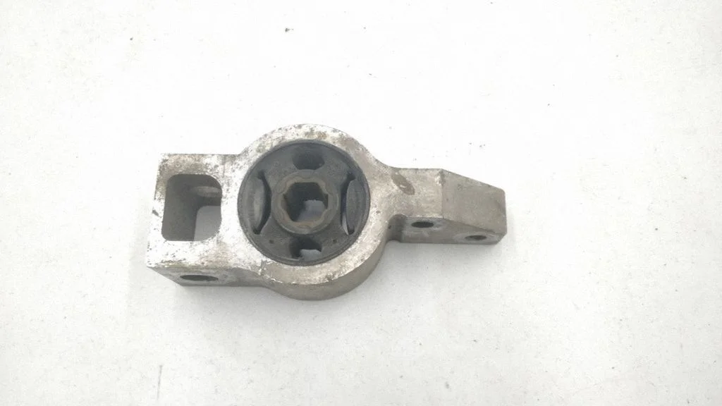 Eesmise õõtshoova puks (sailentblokk) – Volkswagen Golf Plus (2005-2013)