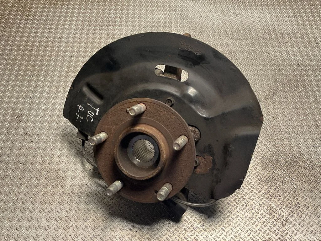 Front wheel hub 51715D3000