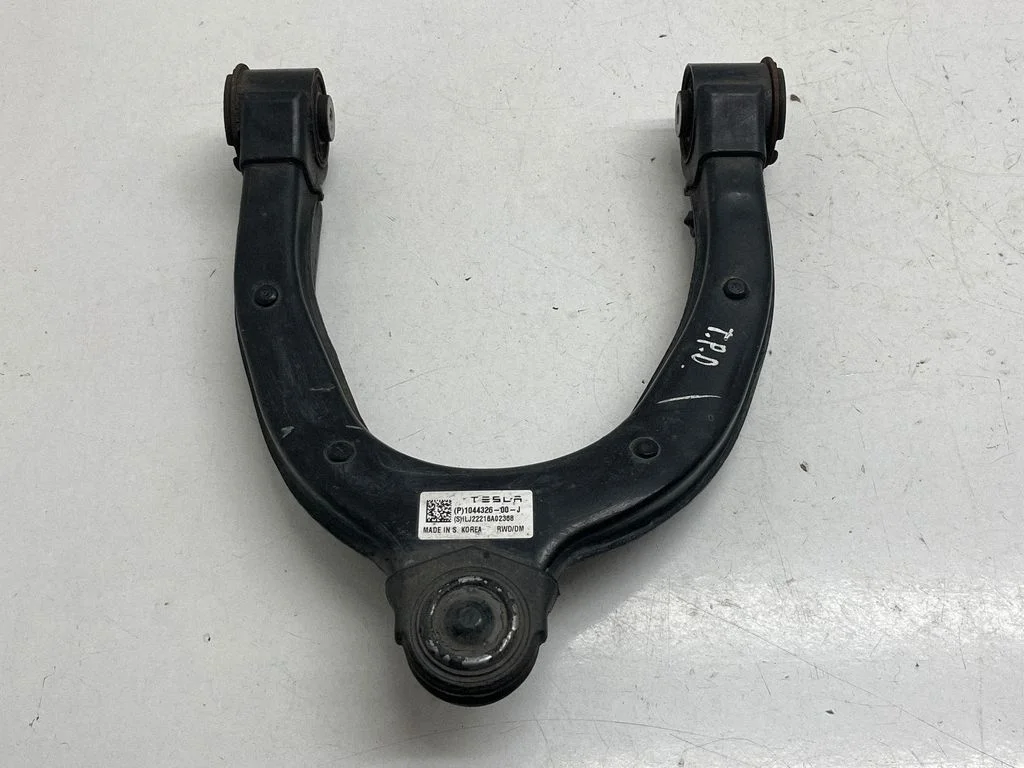 Front upper control arm/wishbone 104432600J