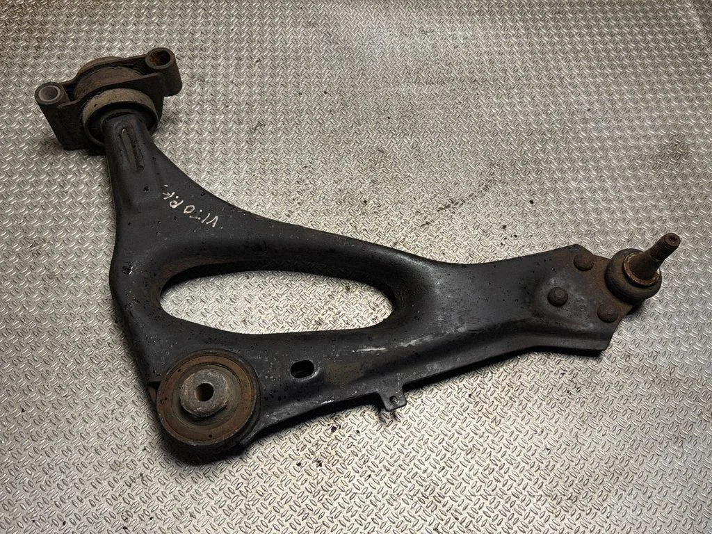 Front lower control arm/wishbone – front left