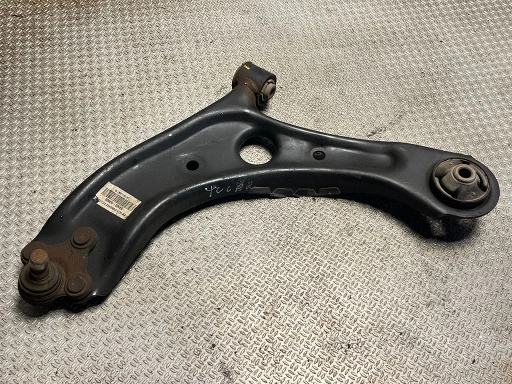 Front lower control arm/wishbone 54500D3000