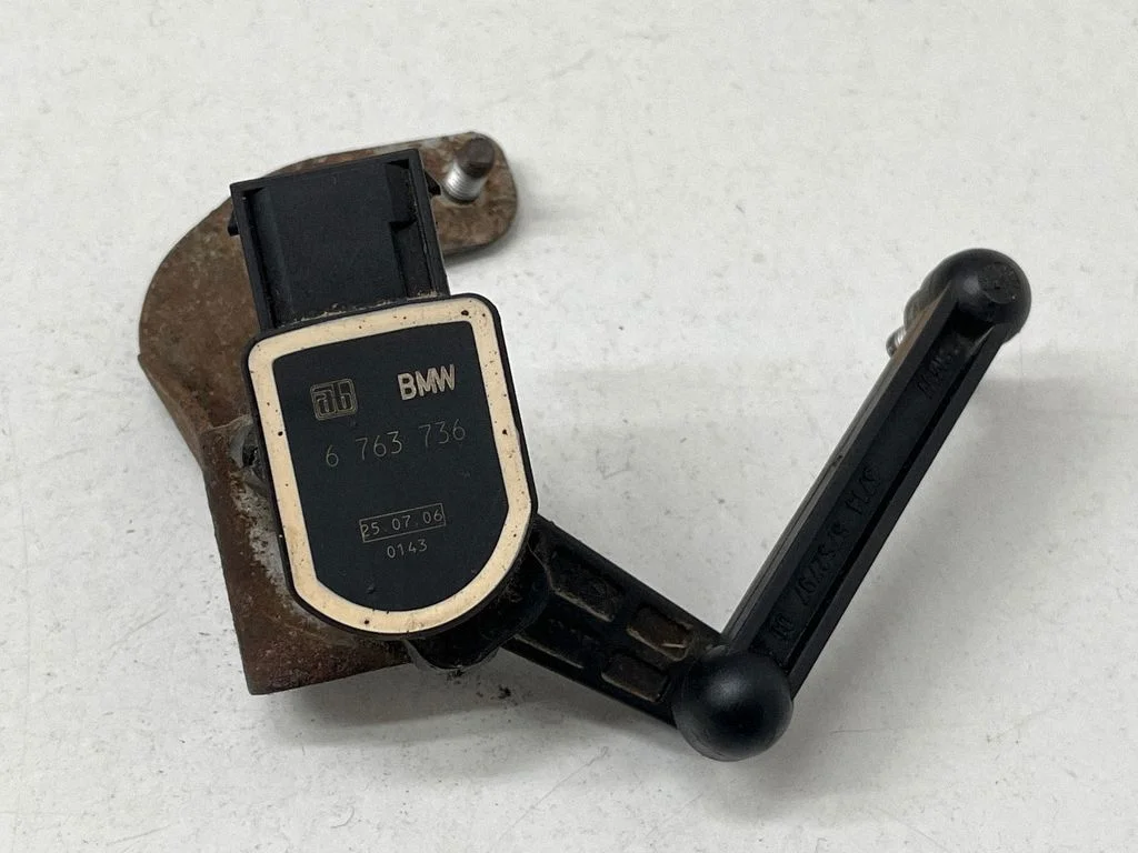 Headlight/headlamp level sensor 6763736
