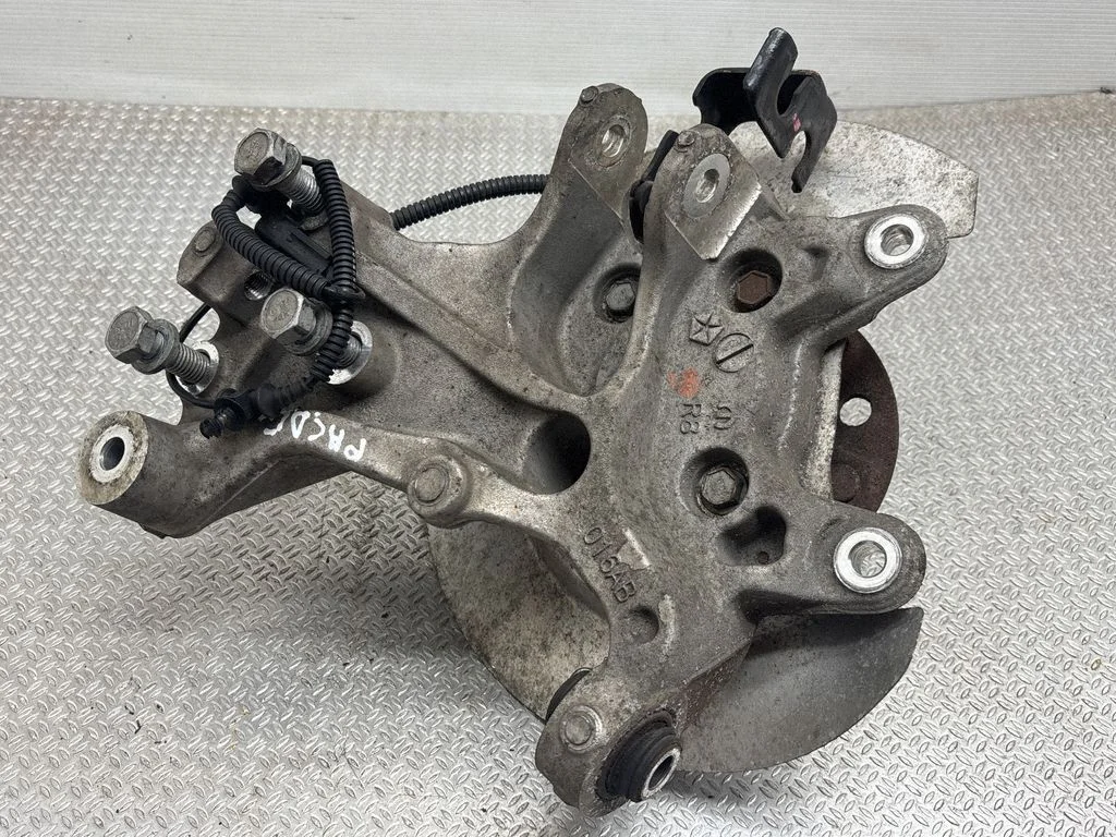 Rear wheel hub spindle/knuckle 68218016AC