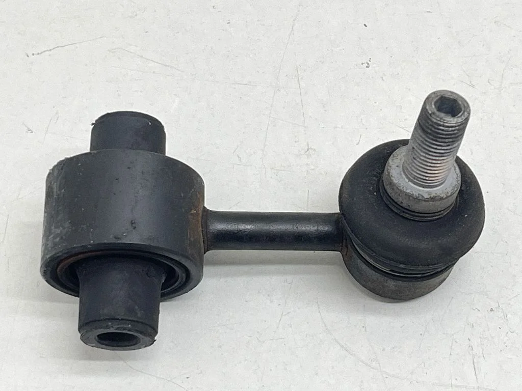 Aizmugurējā stabilizatora stienis 55530AAAA0