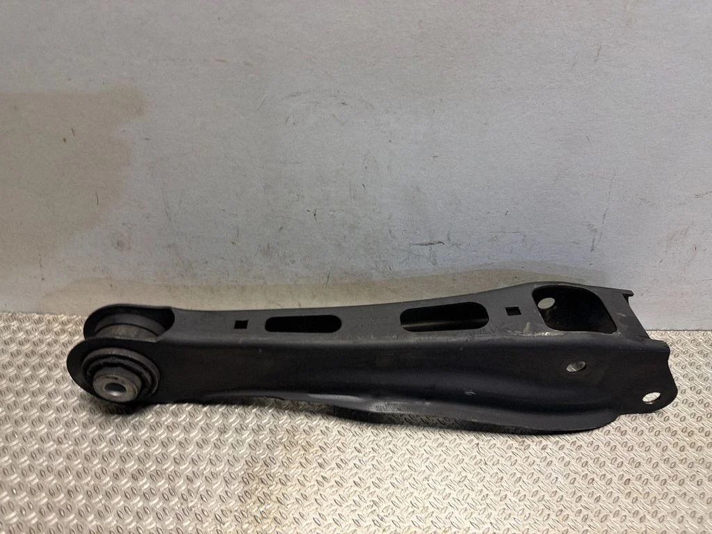 Rear control arm 6871020