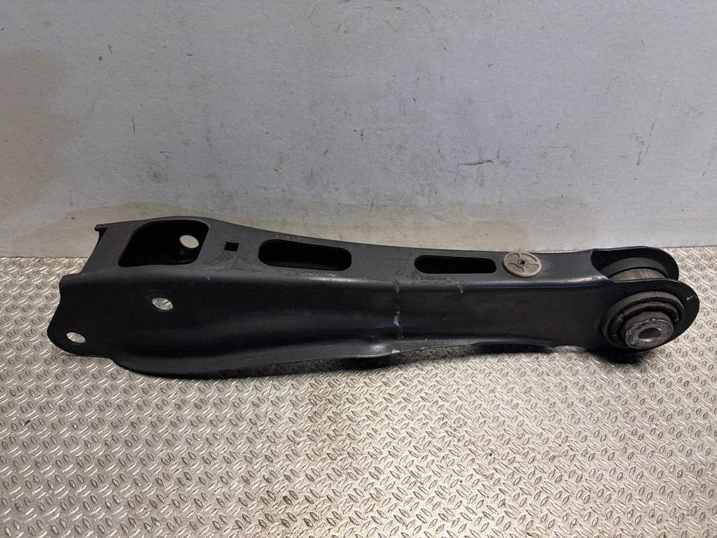 Rear control arm 6871020