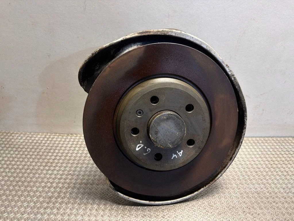 Tagumine rumm 8W0505432T