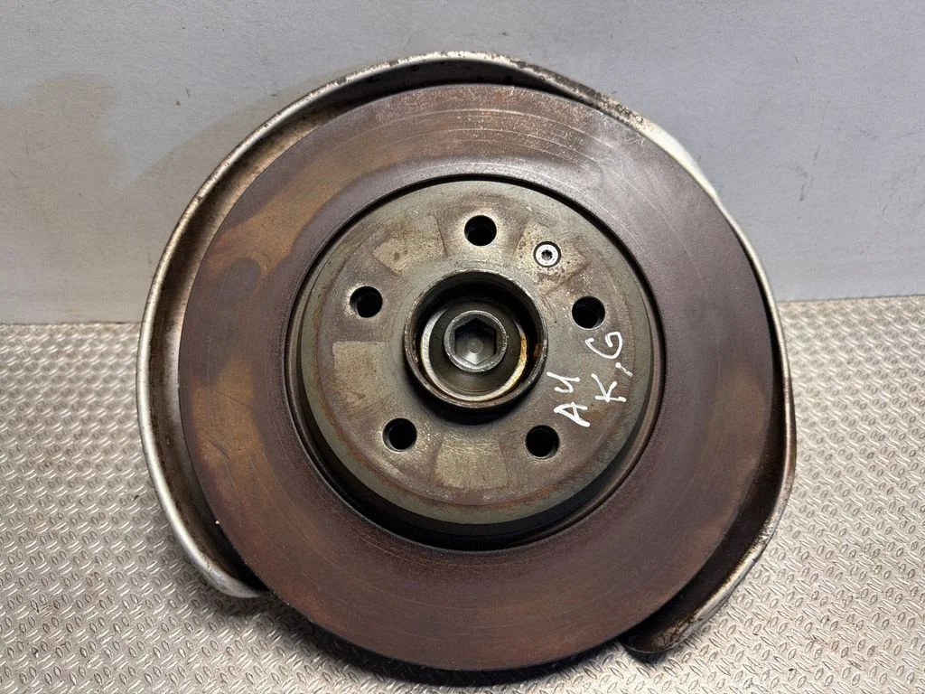Tagumine rumm 8W0505459F