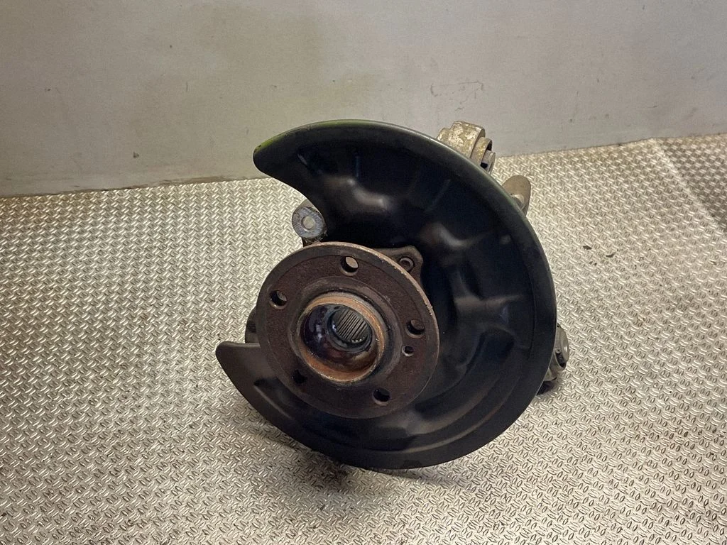 Rear wheel hub – Mercedes-Benz CLA-Class C117 X117 W117 (2013-2019)