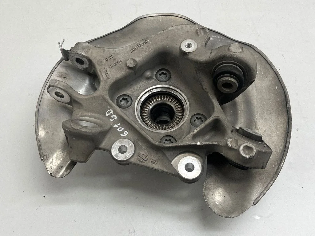 Rear wheel hub 6870984