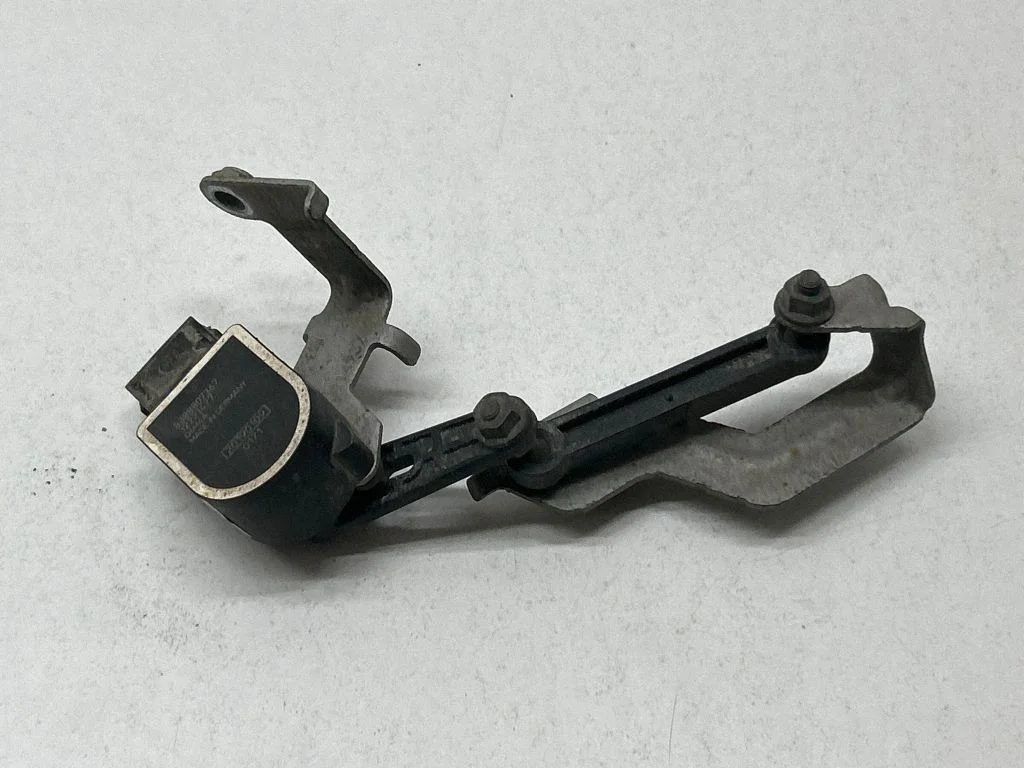 Rear air suspension level height sensor 32221958