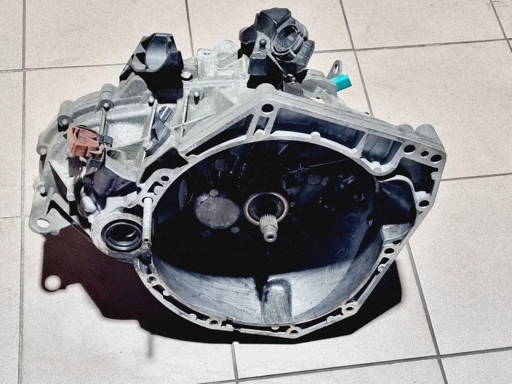 Manual 5 speed gearbox 7701700599