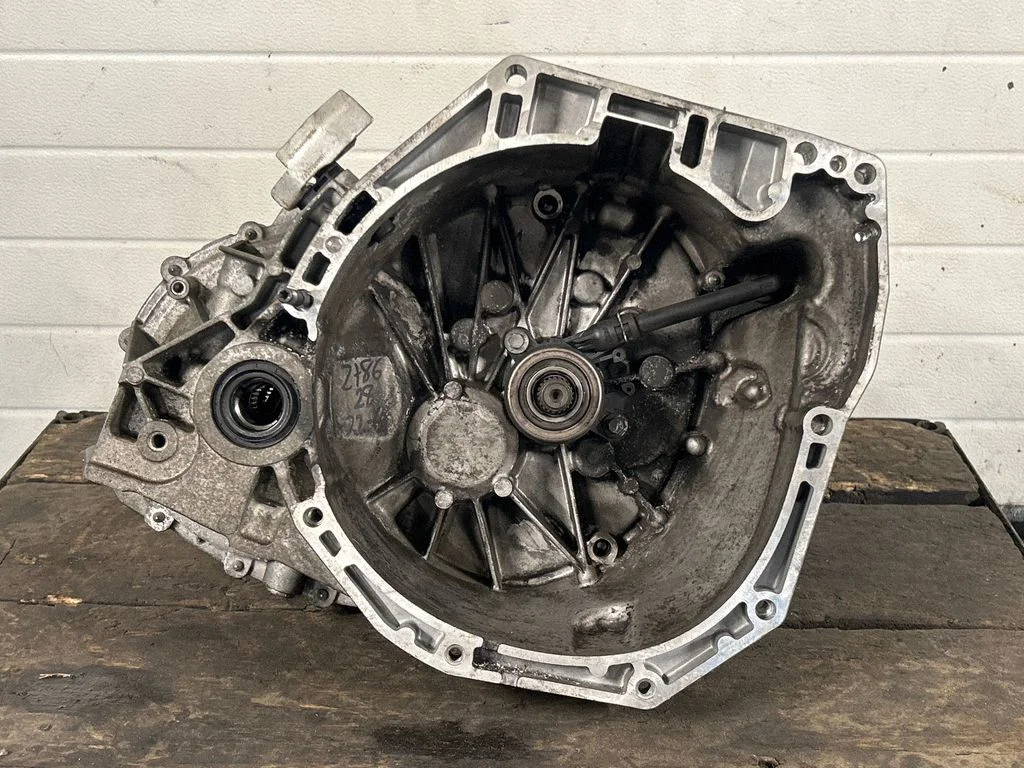Manual 6 speed gearbox 16082R