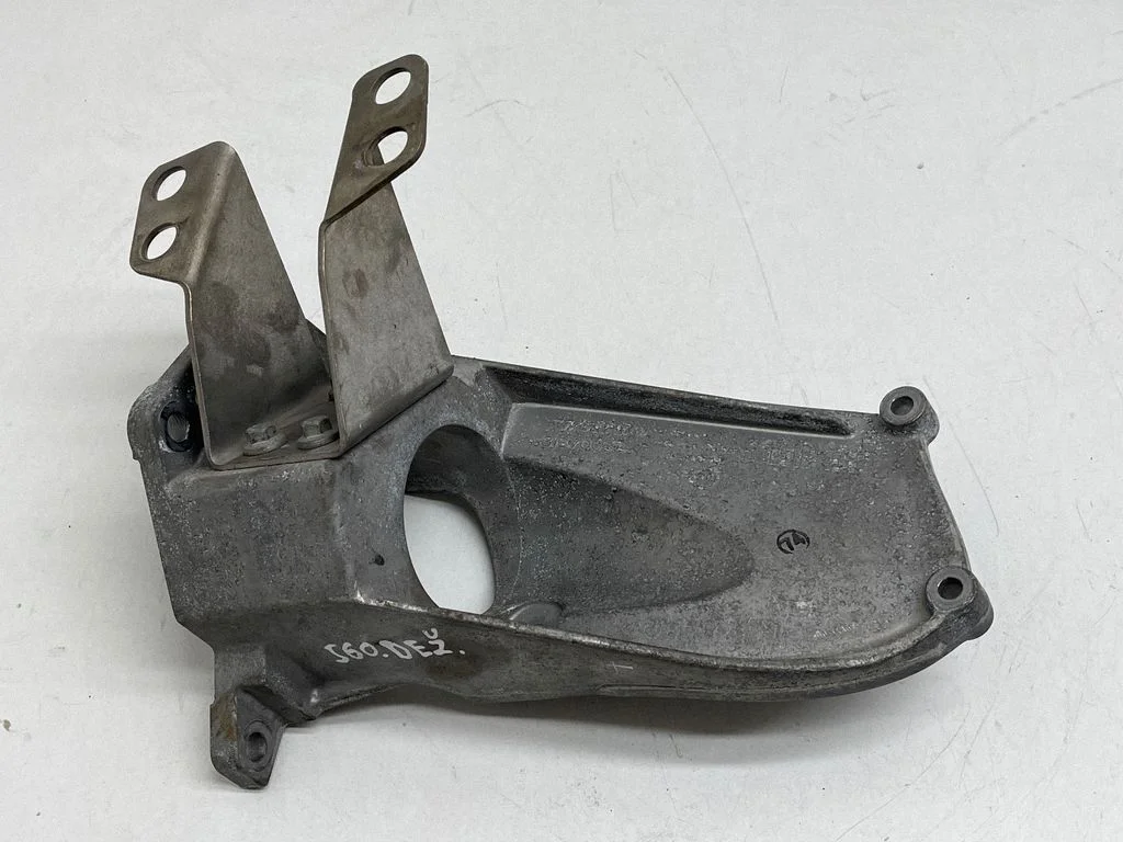 Gearbox mounting bracket – Volvo S60 (2018-)
