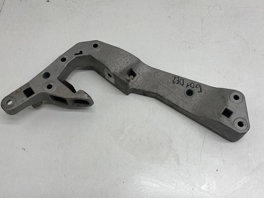 Gearbox mounting bracket 6861583
