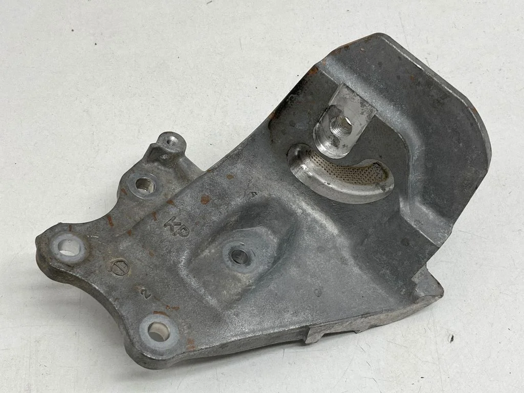 Gearbox mounting bracket