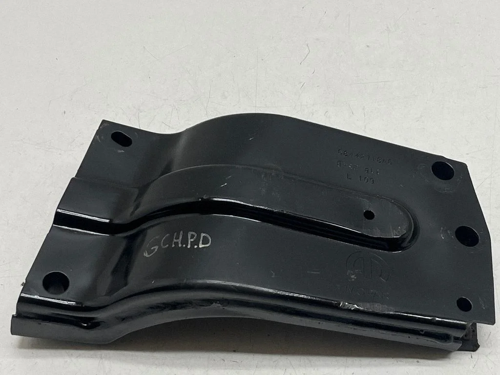 Gearbox mounting bracket 68442718AC