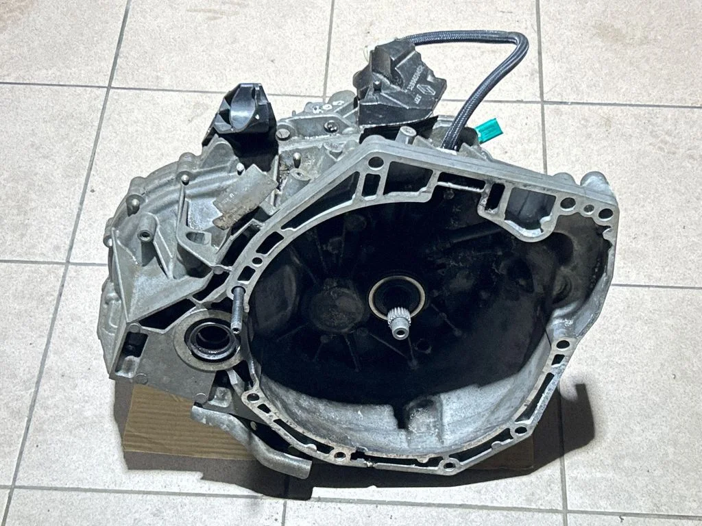 Manual 6 speed gearbox 320108729R