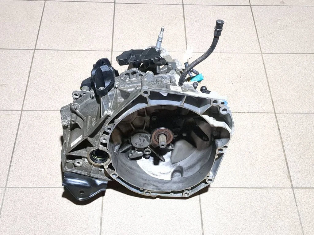 Manual 6 speed gearbox 320103789R