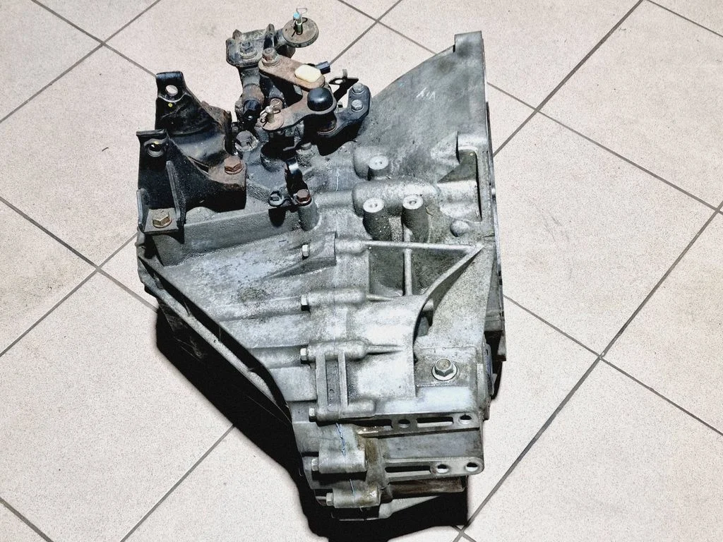 Manual 6 speed gearbox 430003B000