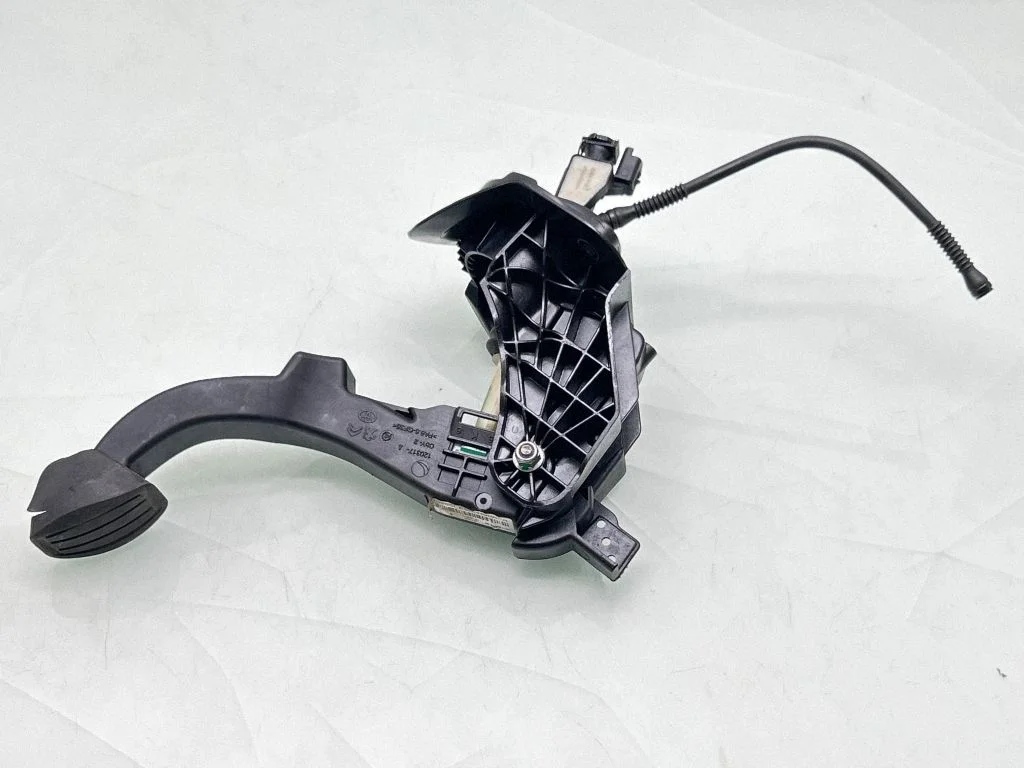 Clutch pedal 9817949480