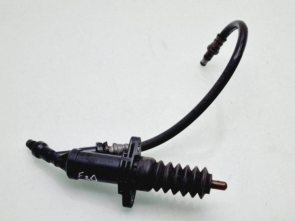 Clutch master cylinder 6852738